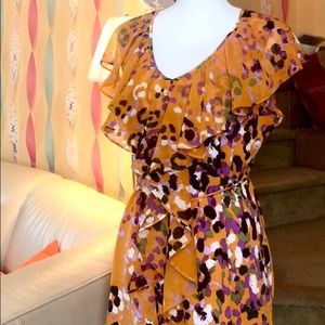 Like NEW! Very gently used Sleeveless top ruffles